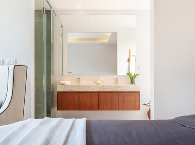 Hotel_room_Bath